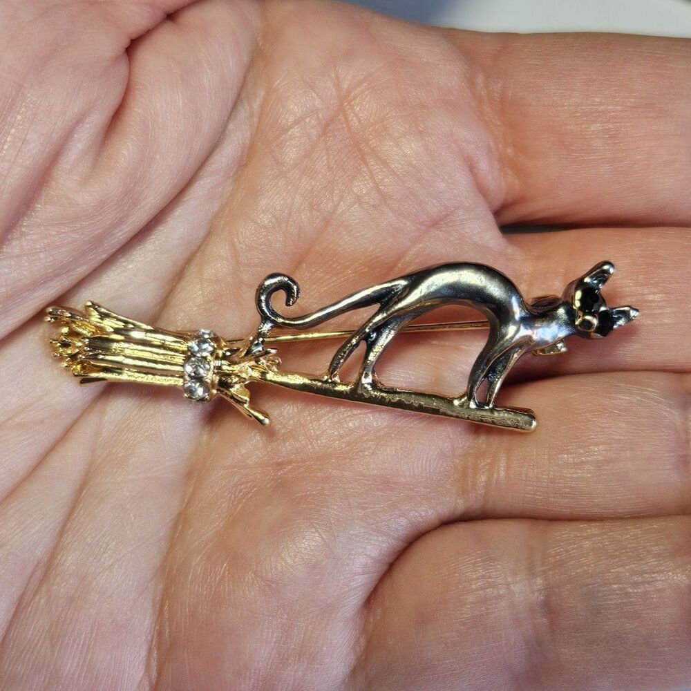 Gold Tone Crystal Gray Cat On Broom Brooch Pin Halloween Witch
